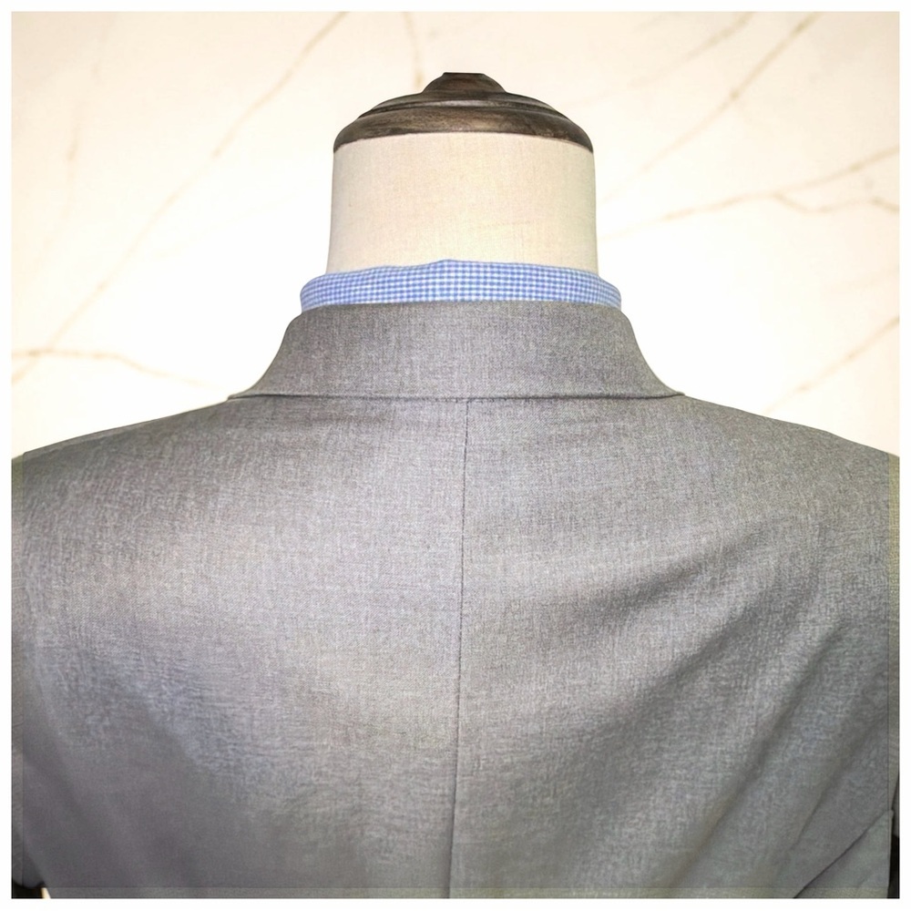 Tom James Royal Classic Gray Suit | 2-Piece | Hand Tailored | Executive Business - Picture 12 of 15